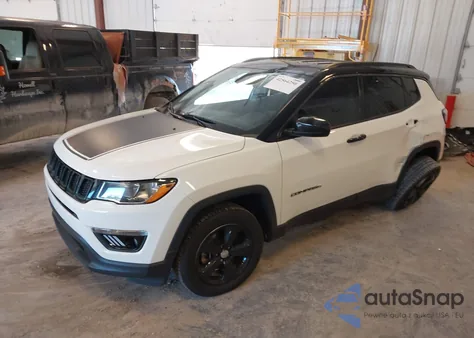 2018 Jeep Compass Latitude 4X4 from USA, damaged, VIN 3C4NJDBBXJT349731